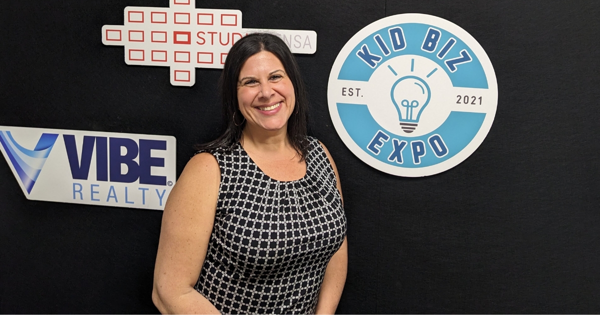 HVR-Nicole-Comis-Banner